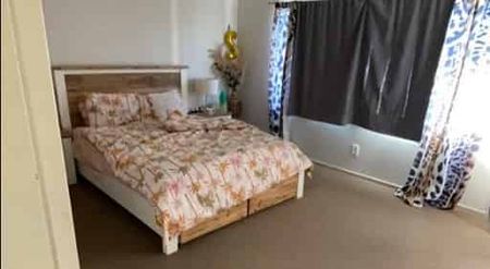 4 Bedroom Family Home - Photo 5