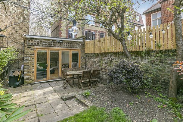 Kings Avenue, London, SW4 8BD - Photo 1