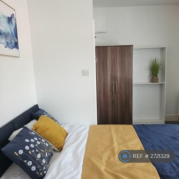 1 bedroom in a house share to rent - Photo 1