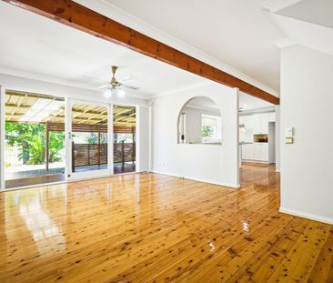 Spacious 5-Bedroom Family Haven in a Peaceful, Convenient Location - Photo 3