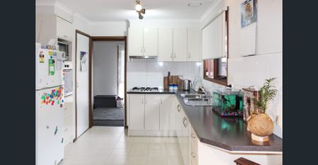 THREE BEDROOMS IN FANTASTIC LOCATION - Photo 3