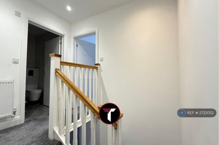 3 bedroom terraced house to rent - Photo 3