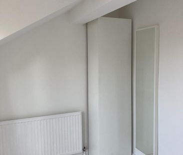 2 bedroom end of terrace house to rent - Photo 2