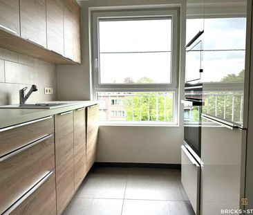 Leuk 2-slaapkamer appartement met terras en parking - Photo 1