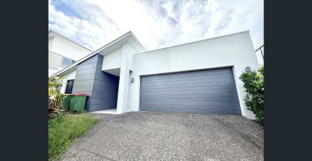 Modern Family Home for Rent in Prime Coomera Location - Photo 4