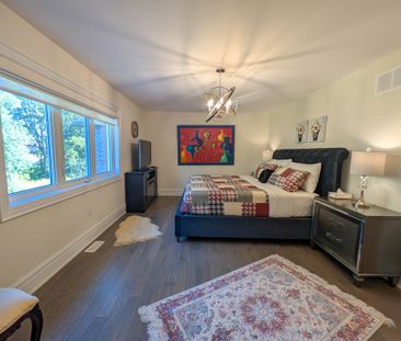 7868 Odell Cres, Niagara Falls - Stunning 4 Bedroom Main Unit - Photo 2