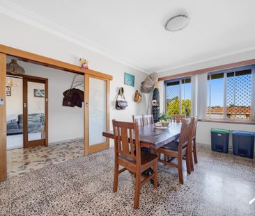 207 Hamilton Road, COOGEE WA 6166 - Photo 1