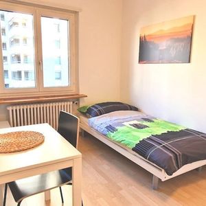 Furnished room centrally located - Photo 2