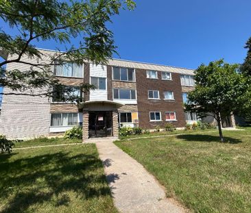 All new renovated 4 1/2 apartment for rent - Photo 1