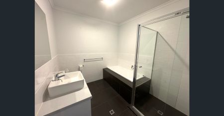 Modern Townhouse in the heart of Lightsview - Photo 4