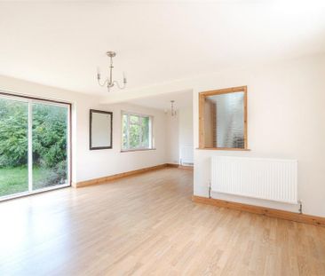 3 bedroom end of terrace house to rent - Photo 2