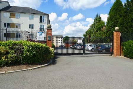 2 bed flat to rent in Lee Heights, Maidstone, ME14 - Photo 3