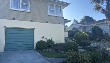 Family Living - Photo 5