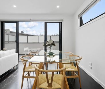 Light Filled Luxury - Photo 6