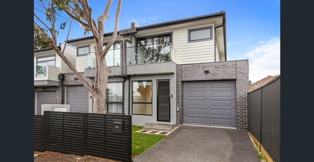 BRAND NEW LUXURY TOWNHOUSE READY TO MOVE INTO! - Photo 1