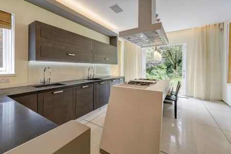 6 bedroom detached house to rent - Photo 3