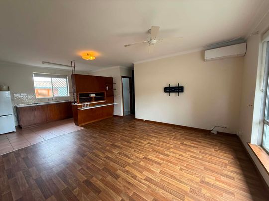 Quiet Duplex - Central Location - Air Con - Whitegoods - Garden Shed - Photo 1