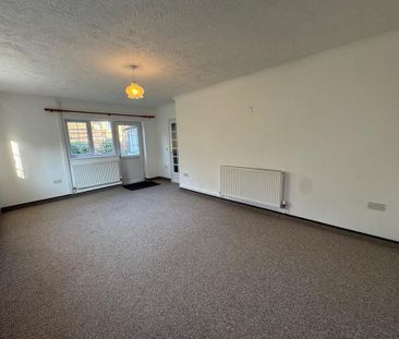 3 bedroom detached bungalow to rent - Photo 2