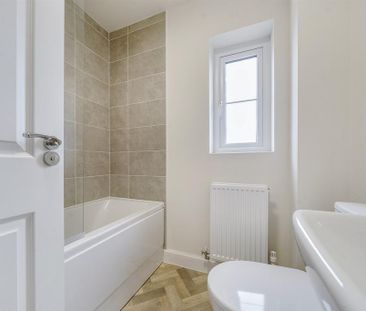 3 bedroom semi-detached house to rent - Photo 5