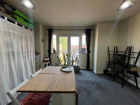 2 bedroom flat to rent - Photo 2