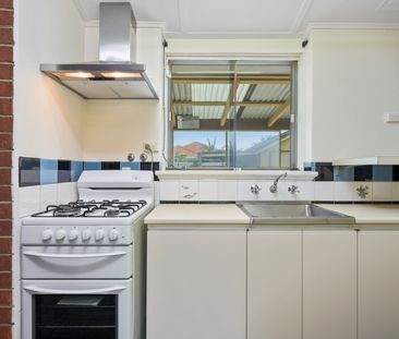 WELL-PRESENTED 3X1 HOME - Photo 3