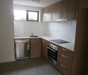 DOUBLE STORY 1 BEDROOM APARTMENT NEAR MONASH UNI! - Photo 3