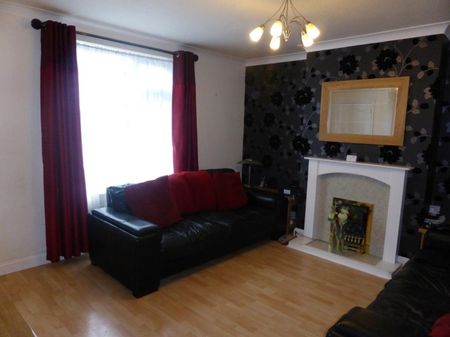 Laburnum Crescent, Kettering, Northants, NN16 - Photo 2