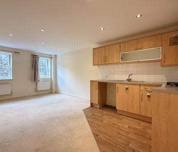 2 bedroom ground floor flat to rent - Photo 3