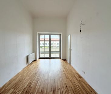 TRAUMHAFT WOHNEN im Schloss mit großer Loggia - Photo 1