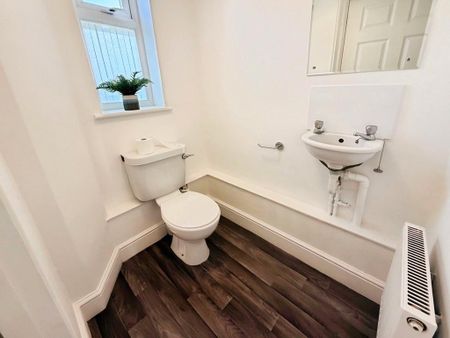 3 bedroom detached house to rent - Photo 2