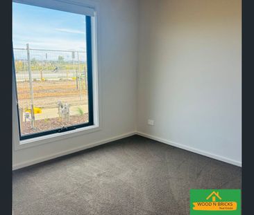 15 Locanda Walk, Clyde North, Vic 3978 - Photo 2