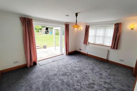 High Street - Photo 4