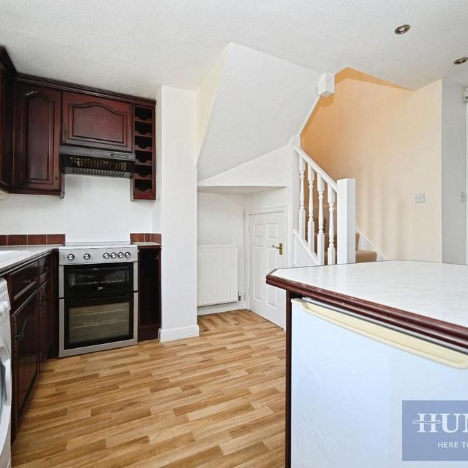 3 bedroom mews to rent - Photo 1