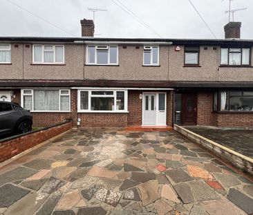 Birkdale Avenue, Romford, RM3 - Photo 2