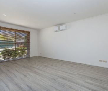 10 Dava Court, Kangaroo Flat - Photo 2