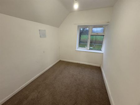 3 bedroom end of terrace house to rent - Photo 4