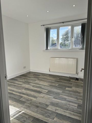 2 bedroom semi-detached house to rent - Photo 3