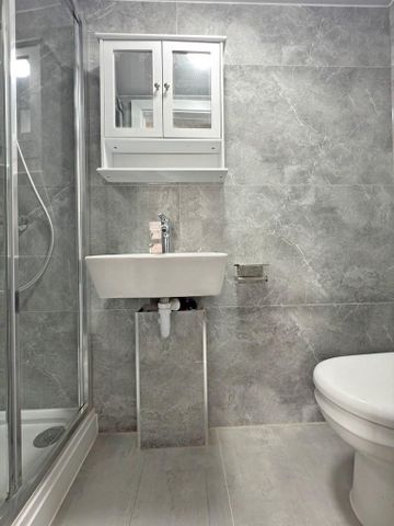 1 bedroom in a flat share to rent - Photo 4