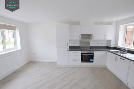 3 bedroom semi-detached house to rent - Photo 2