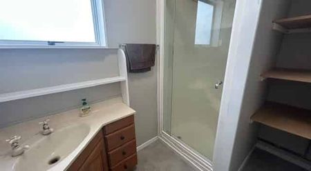 ROSLYN - 3 bedrooms - Photo 5