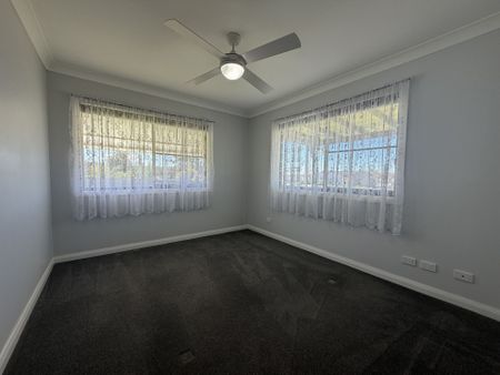 Spacious Family Home + Separate Studio Bedroom - Photo 3