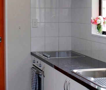 Two Bedroom Townhouse Central Location - Photo 4