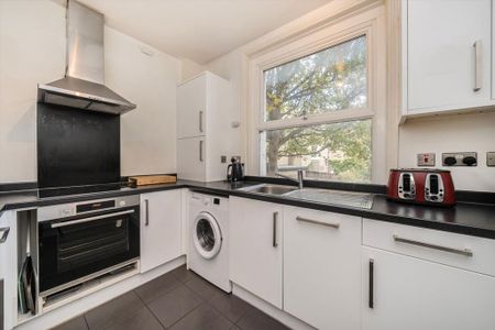 3 bedroom flat to rent - Photo 5