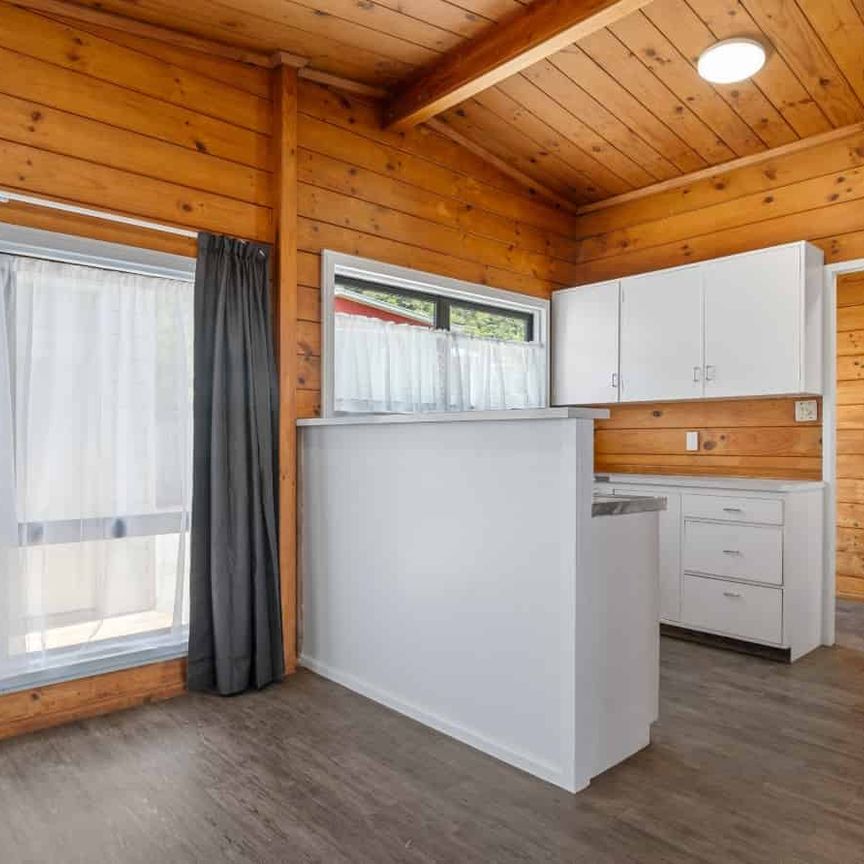 Spacious with lovely views - Photo 1