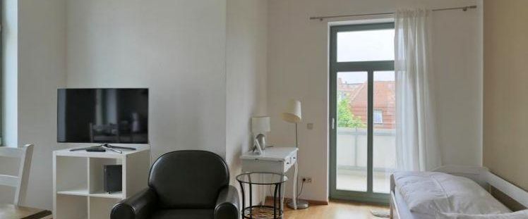 (EF1147_M) Dresden: Blasewitz, möblierte 2-Zimmer-Wohnung mit sonnigem Balkon, Dusche, Wanne und PKW-Stellplatz - Foto 1