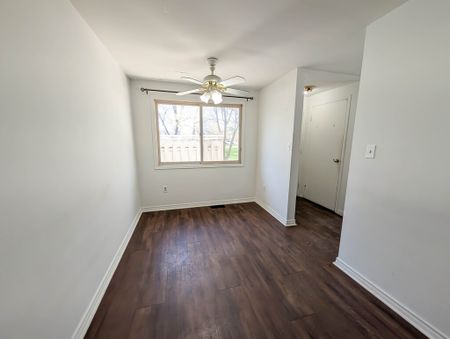 5963 Valley Way, Niagara Falls - 3 Bedroom Townhouse - Photo 4