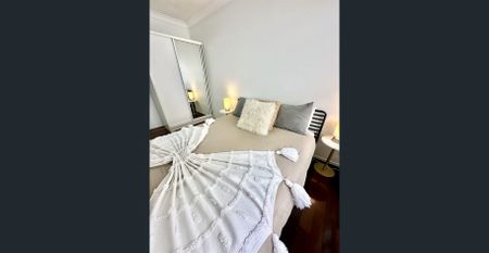 "Classic 70's Balmoral Apartment. - Photo 5