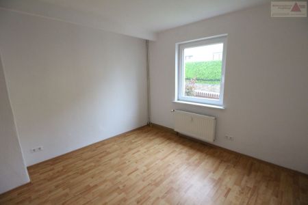 Ruhig gelegene 3-Raum-Wohnung mit Balkon in Bernsbach zu vermieten - Photo 4