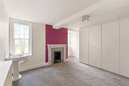 A rare opportunity to rent a historic Grade II Listed country house with renovation potential and expansive grounds with a tenure of up to 20 years - Photo 4