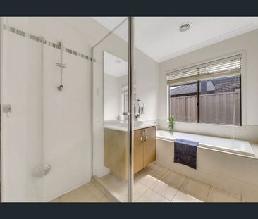 Family Retreat in the Heart of Point Cook - Photo 6